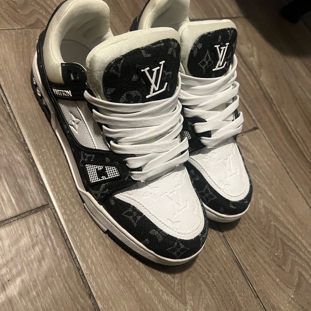 Louis Vuitton Trainers - Picture 3 of 3